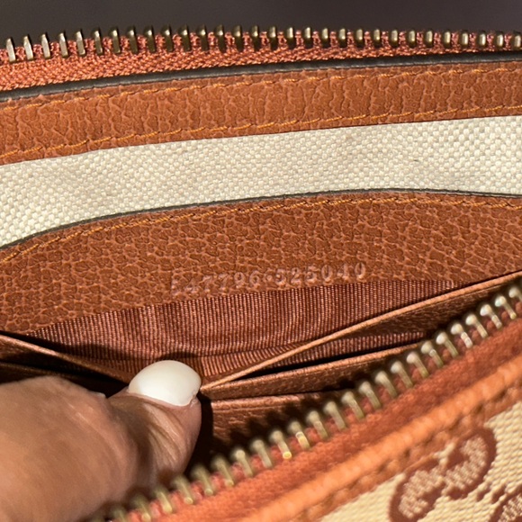 Authentic Gucci NY Yankees GG Supreme Wristlet Clutch Portfolio Pouch - Picture 5 of 9